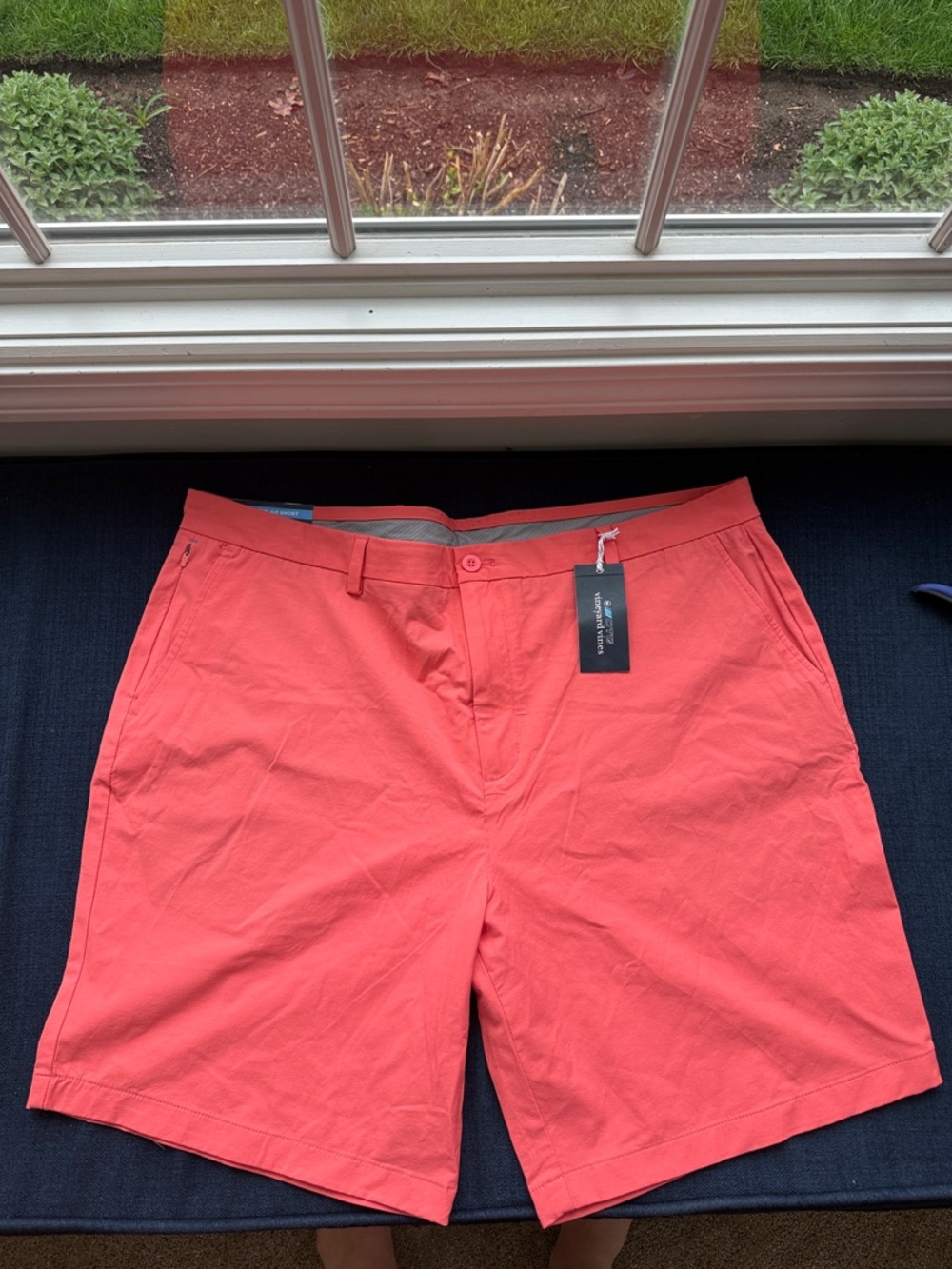 Vineyard vines new performance short, see description